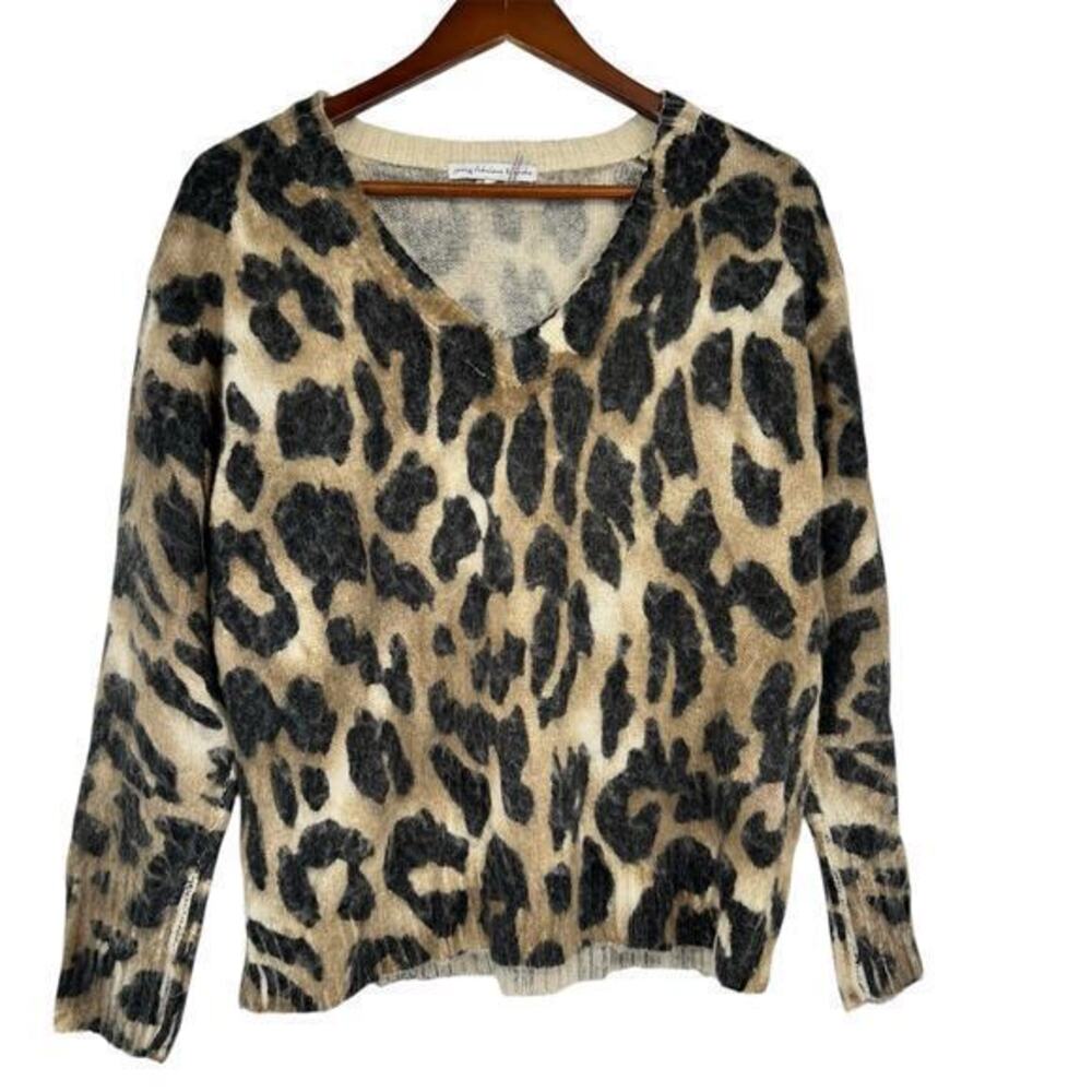 Young Fabulous & Broke Leopard Print pullover V-Neck Sweater Size Small medium